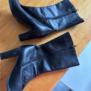 Women’s American Eagle Outfitters Black leather Mid-Block Heel Ankle Boots